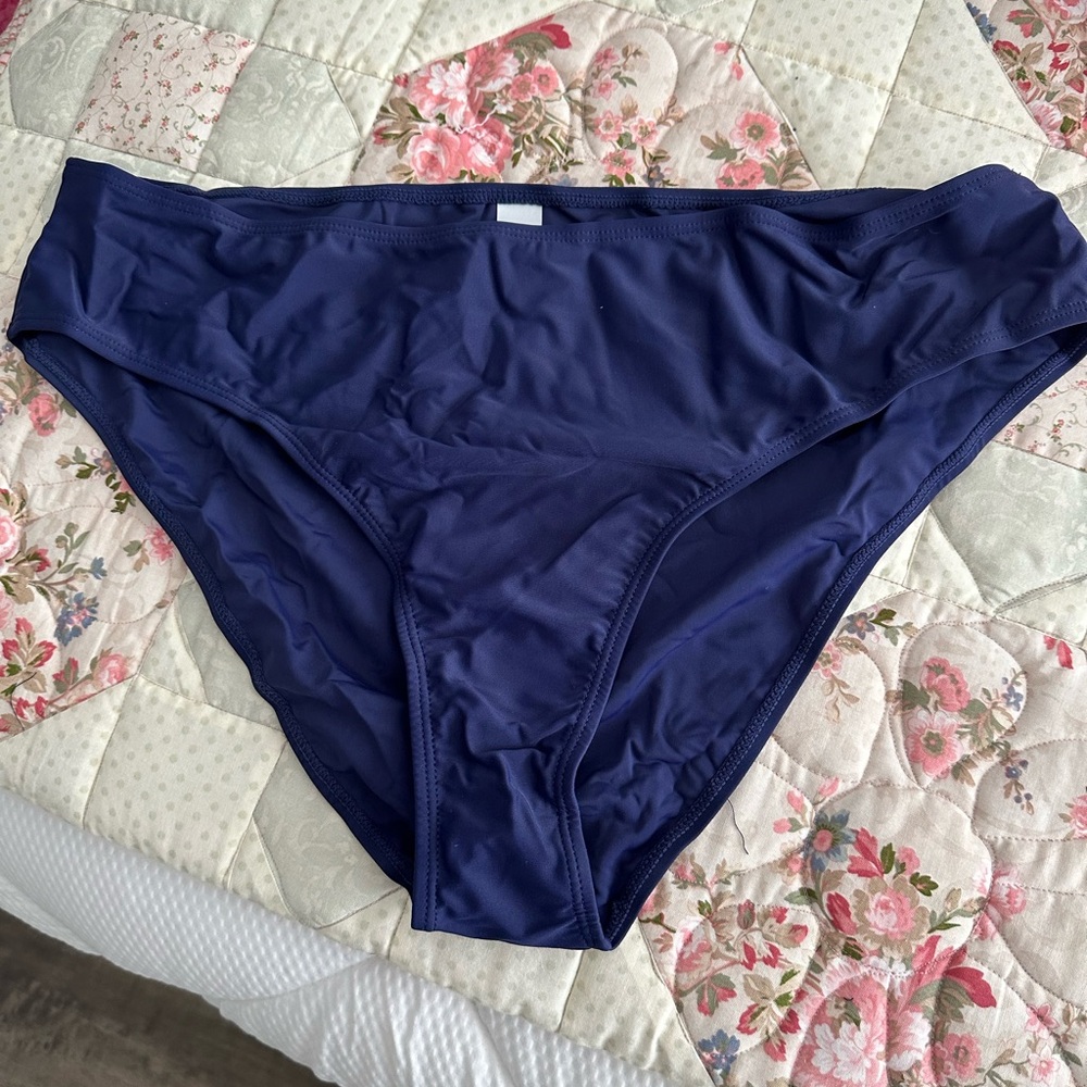 Plus size 3X navy blue swim bottom. New never worn.